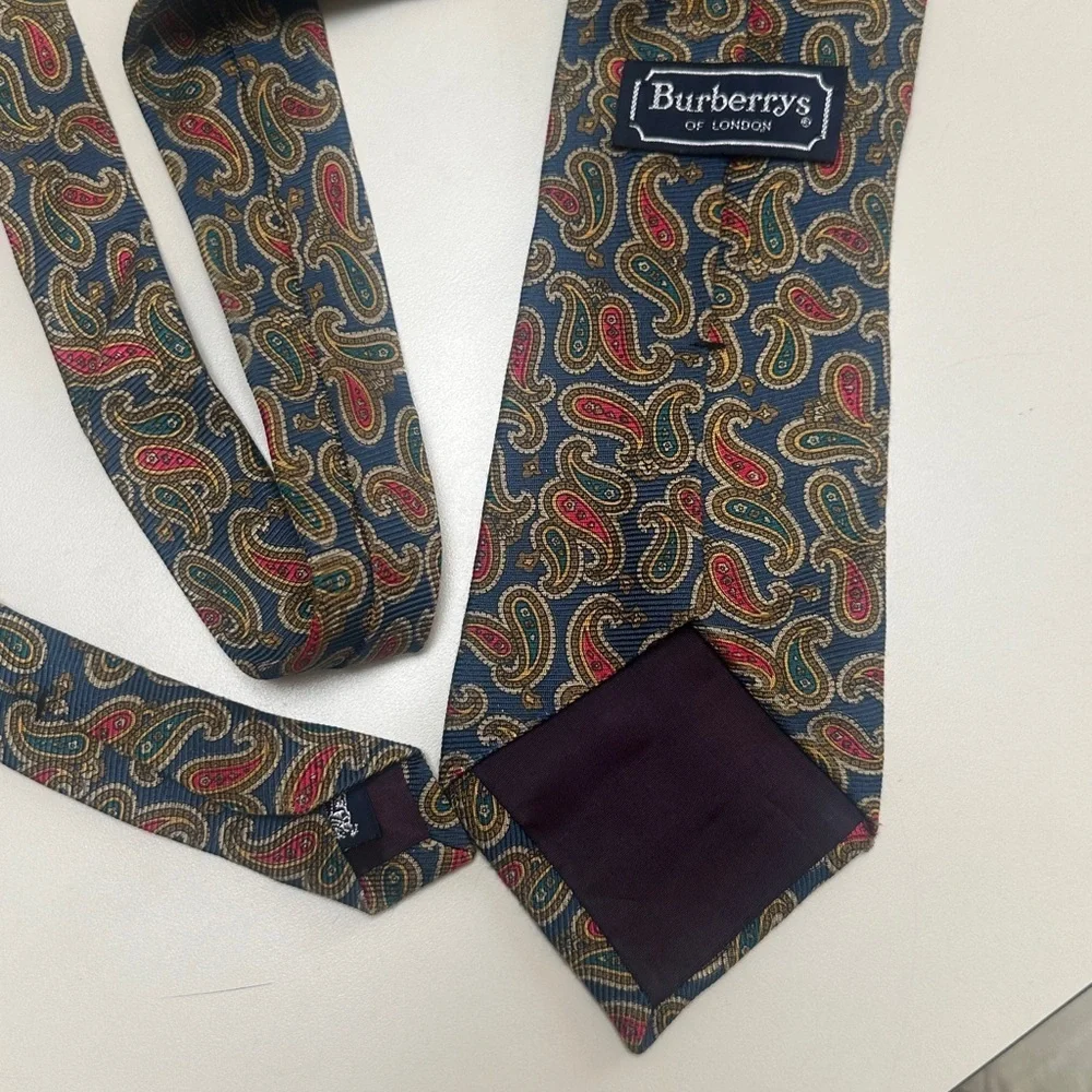 🔥VINTAGE BURBERRYS Paisley Tie 100% silk in Black and Red